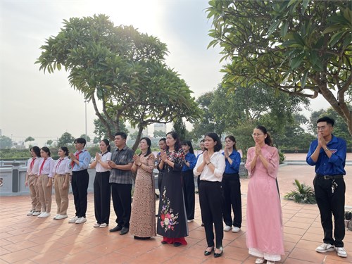 Trường THCS Ngọc Thụy tổ chức các hoạt động tri ân nhân dịp kỷ niệm 77 năm ngày Thương binh - Liệt sĩ (27/7/1947 - 27/7/2024)