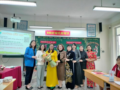 Tiết thi GVG cấp quận môn GDCD 7 cô giáo Lê Thùy Vân.