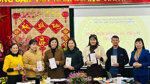 Công đoàn trường THCS Nguyễn Bỉnh Khiêm tổ chức sinh nhật cho các đồng chí công đoàn viên có ngày sinh trong tháng 02/2024