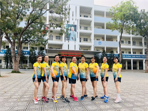 Công đoàn trường THCS Nguyễn Bỉnh Khiêm tích cực tham gia tập luyện thi đấu bóng chuyền hơi nữ CNVCLĐ quận Long Biên năm 2024