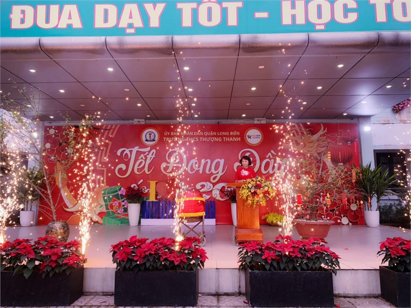 Trường THCS Thượng Thanh tổ chức “Khai xuân” chào đón học sinh sau tuần nghỉ Tết nguyên đán