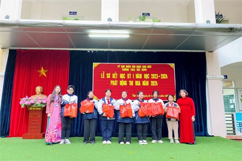 Trường THCS Việt Hưng tổ chức sơ kết học kỳ I năm học 2023-2024 và phát động thi đua năm 2024