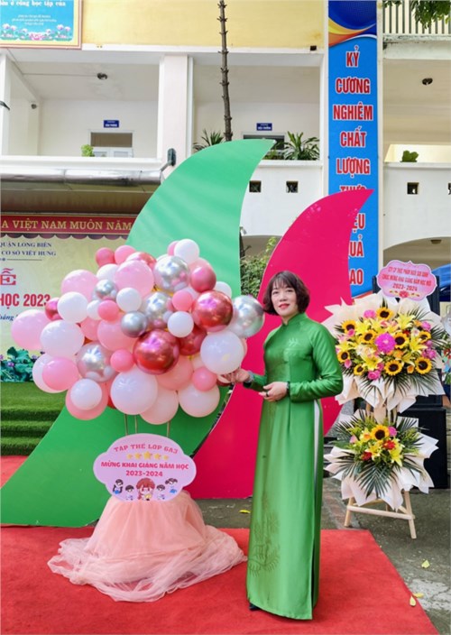 Tấm gương cô giáo Trịnh Hoàng Hoa - Hiệu trưởng trường THCS Việt Hưng luôn tận tụy với nghề