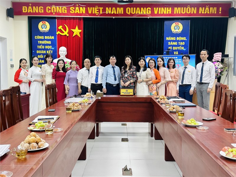 Giao lưu trao đổi, chia sẻ kinh nghiệm chuyên môn giữa trường Tiểu học Đoàn Kết quận Long Biên và trường Tiểu học Hoàng Kim huyện Mê Linh