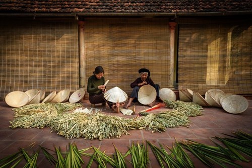 GDĐP - Tìm hiểu nghề làm nón lá ở làng Chuông