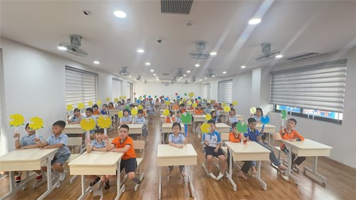 Hoạt động chào mừng 10 năm ngày thành lập trường Tiểu học Đô thị Sài Đồng - Chương trình “Vươn cao - Tỏa sáng” khối 2