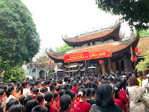 Trường Tiểu học Giang Biên tổ chức hoạt động ngoại khóa cho các em học sinh