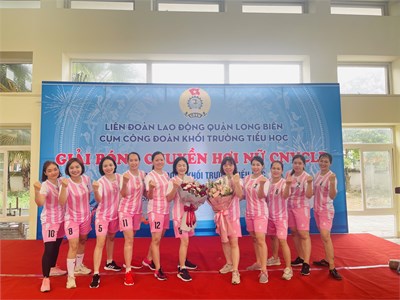 Những pha bóng đẹp tại Giải bóng chuyền hơi nữ Công đoàn trường tiểu học Giang Biên và trường TH Đô Thị Việt Hưng.