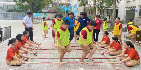 Nhảy sạp- nét độc đáo của văn hóa các dân tộc được tái hiện ở trường Tiểu học Giang Biên