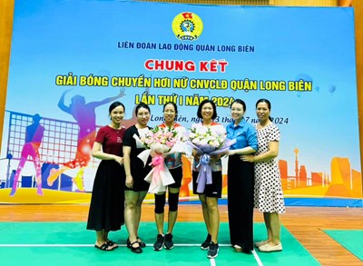 Chung kết giải Bóng chuyền hơi Nữ CNVCLĐ quận Long Biên năm 2024