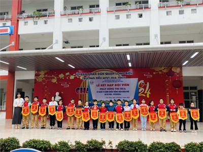 Lễ kết nạp đội viên chào mừng 93 năm ngày thành lập Đoàn TNCS Hồ Chí Minh