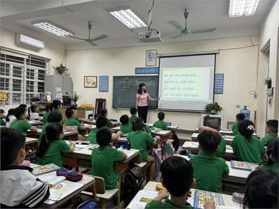 Chuyên đề Tiếng Việt lớp 1A1 - Bài “Chúa tể rừng xanh - Tiết 4