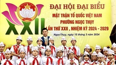 Đội Nghi lễ Liên đội Trường Tiểu học Ngọc Thụy chào mừng Đại hội Đại biểu Mặt trận Tổ quốc Việt Nam phường Ngọc Thụy, lần thứ XXII, nhiệm kỳ 2024 - 2029.