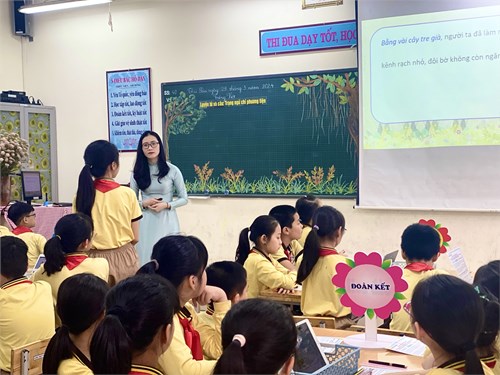 Tiết dự thi giáo viên dạy giỏi cấp Quận môn Tiếng Việt của cô giáo Phan Thị Ngọc Hân