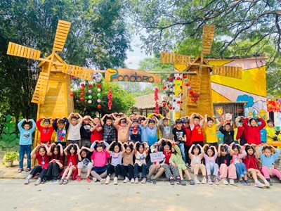Chuyến tham quan vô cùng ý nghĩa của học sinh Trường Tiểu học Nguyễn Bỉnh Khiêm.