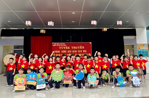 Trường Tiểu học Phúc Đồng tổ chức sinh hoạt dưới cờ tuần 30
Tuyên truyền phòng chống dịch bệnh theo mùa;
Đẩy mạnh phong trào “Đọc và làm theo báo đội”