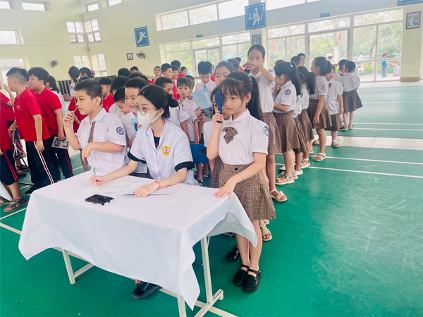 Trường tiểu học Phúc Lợi tổ chức khám sức khỏe định kỳ cho học sinh năm học 2023-2024