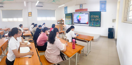 Trường Tiểu học Phúc Lợi tập huấn sử dụng Sách giáo khoa lớp 5 năm học 2024 - 2025