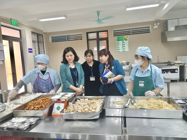 Công tác đảm bảo vệ sinh an toàn thực phẩm tại bếp ăn bán trú tại Trường Tiểu học Thạch Bàn A