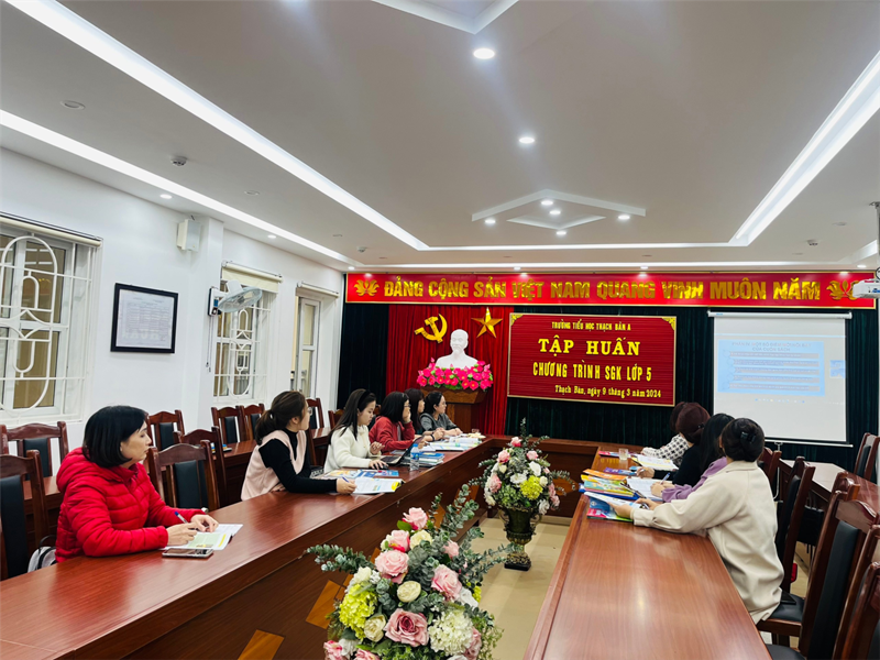 Giáo viên trường TH Thạch Bàn A tham gia tập huấn sách giáo khoa lớp 5 theo chương trình GDPT 2018 năm học 2024 – 2025