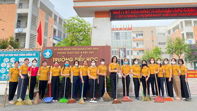 Trường Tiểu học Thạch Bàn B tích cực tổ chức chiến dịch ra quân tổng vệ sinh môi trường, diệt bọ gậy phòng, chống dịch Sốt xuất huyết đợt 1 năm 2024