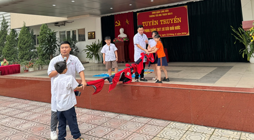 Trường Tiểu học Thạch Bàn tổ chức tuyên truyền phòng chống tai nạn thương tích sơ cứu đuối nước cho học sinh