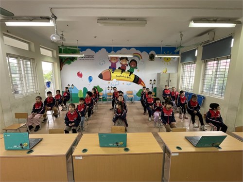 Học sinh trường Tiểu học Thượng Thanh với sân chơi STEM