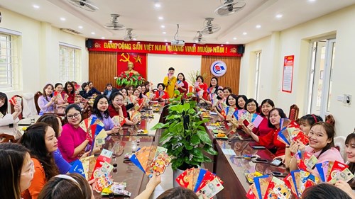 Trường Tiểu học Việt Hưng tưng bừng khai xuân đầu năm mới Giáp Thìn