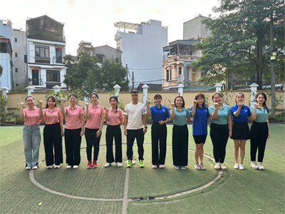 Sân chơi thể thao chào mừng Ngày Thành lập Đoàn TNCS Hồ Chí Minh của Chi đoàn Trường Tiểu học Việt Hưng