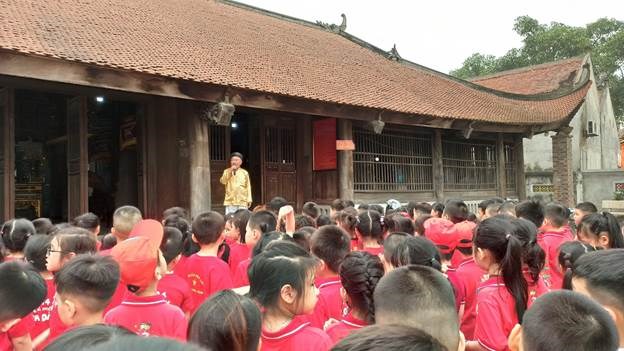 Trường Mầm Non Ánh Sao tổ chức cho trẻ khối Mẫu giáo lớn đi tham quan Đình làng Thanh Am