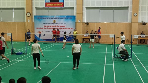Vận động viên cầu lông Trường MN Ánh Sao tham gia Ngày hội văn hóa thể thao trong CNVCLĐ quận Long Biên