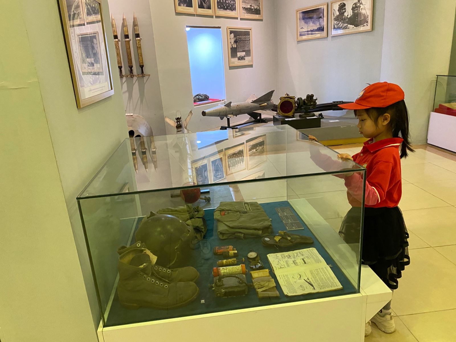 Buổi tham quan trải nghiệm của các bạn nhỏ lớp MGL A2 tại bảo tàng phòng không không quân – rạp xiếc tw.