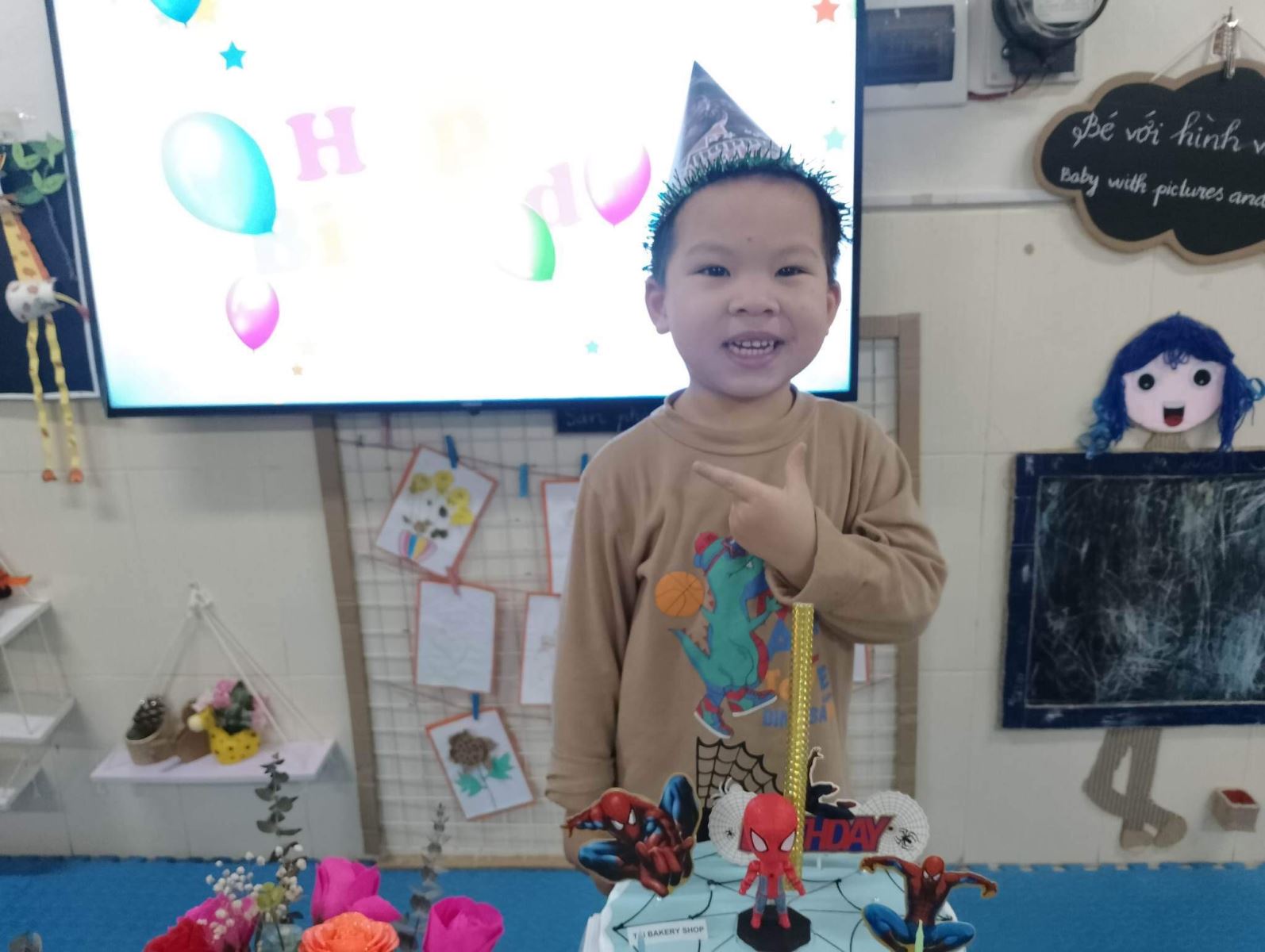 Một số hình ảnh Cô và các bạn lớp nhà trẻ D1 chúc mừng sinh nhật Bảo Khánh