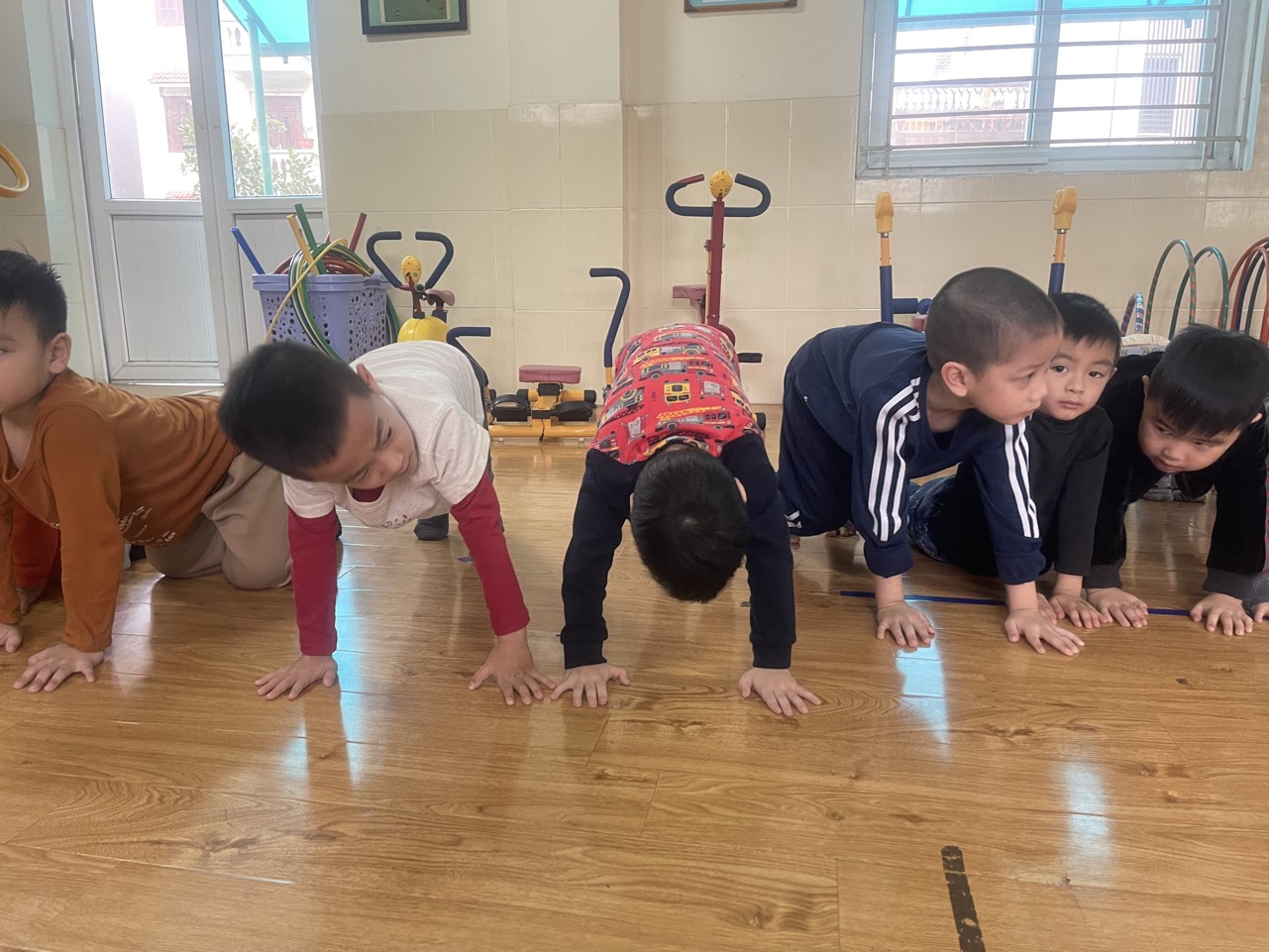  Yoga với các bạn nhỏ lớp B3