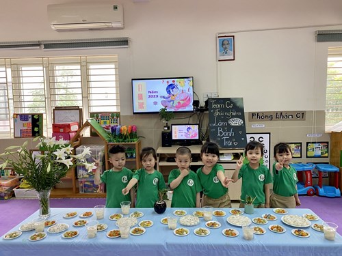 Các bé trường MN Bắc Biên trải nghiệm làm bánh trôi, bánh chay trong ngày Tết Hàn Thực