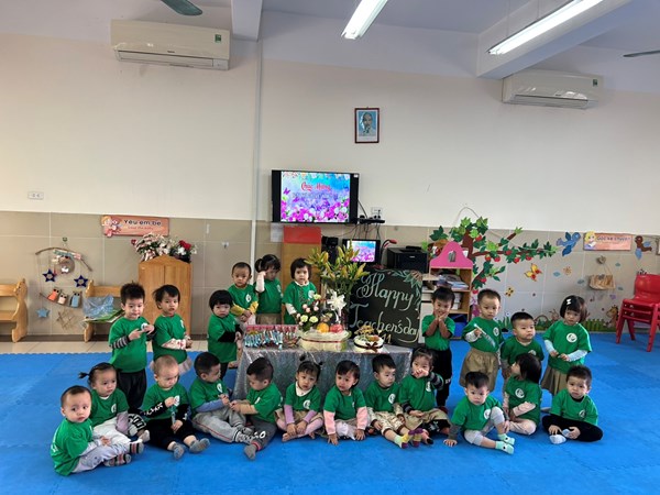 Lớp nhà trẻ D1 liên hoan ngày nhà giáo Việt Nam 20-11