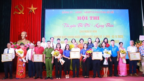 CBGVNV và học sinh trường mầm non Bồ Đề tham gia hội thi   Tôi yêu Bồ Đề - Long Biên .