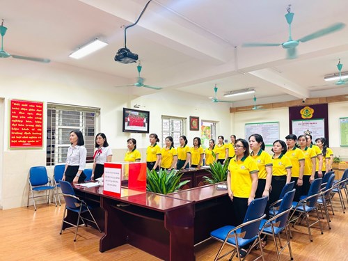 Chi bộ trường mầm non Bồ Đề thực hiện sinh hoạt chính trị triển khai Chỉ thị số 24-CT/TU của ban thường vụ Thành ủy Hà Nội