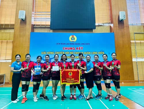 Tham gia thi đấu giải bóng chuyền nữ CNVCLĐ Liên đoàn Quận Long Biên