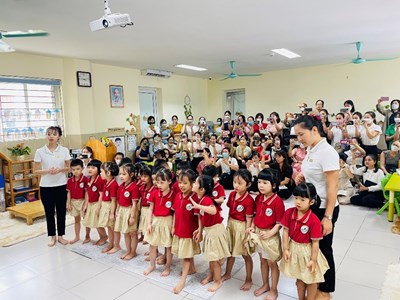 Cô giáo Nguyễn Thu Giang thực hiện kiến tập tiết thi giáo viên giỏi cấp Thành phố hoạt động làm quen với Toán