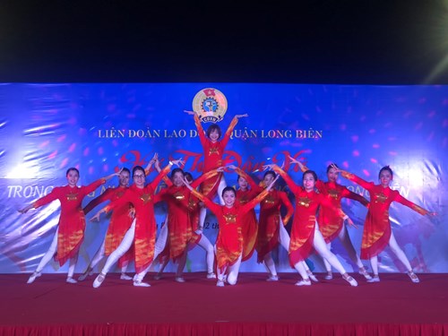 Công đoàn trường mầm non Chim Én tham gia Hội thi Dân vũ trong CNVCLĐ quận Long Biên