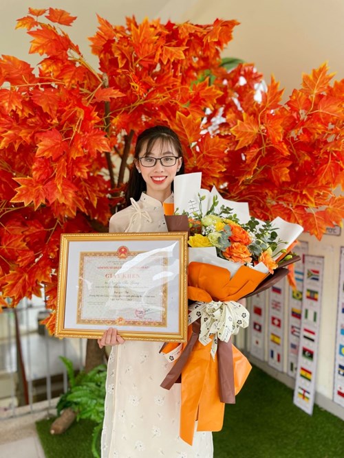 Cô giáo Nguyễn Thu Giang trường Mầm non Chim Én đạt giải Ba Hội thi giáo viên dạy giỏi cấp mầm non Thành phố Hà Nội năm học 2022 - 2023