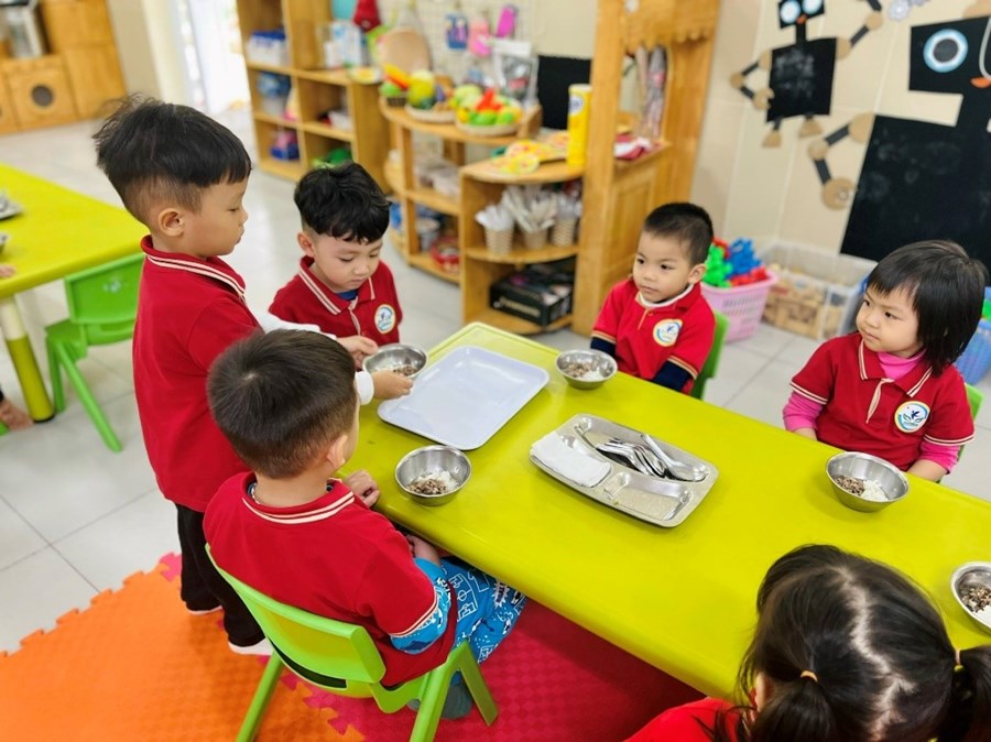 A group of children sitting around a tableDescription automatically generated with medium confidence