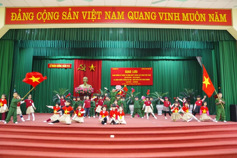 <a href="/anh-khoi-mg-lon/mung-ngay-thanh-lap-quan-doi-nhan-dan-viet-nam-2212-cung-cac-ban-nho-mgl-a4/ctfull/13551/735593">Mừng ngày Thành lập Quân đội Nhân dân Việt Nam<span class=bacham>...</span></a>