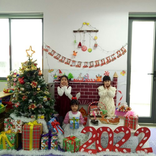  Các lớp học trường mầm non Cự khối tưng bừng chào đón Giáng sinh an lành