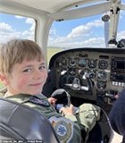 Cậu bé 7 tuổi trở thành phi công