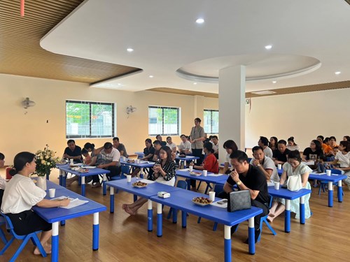 Buổi gặp mặt phụ huynh và học sinh của  các lớp đăng ký học hè tại ngôi trường mới Phố Nguyễn Minh Châu.