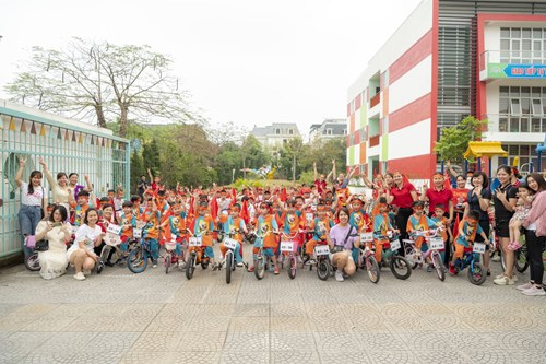 Trường MN Đô thị Việt Hưng tổ chức “Ngày hội Thể dục thể thao, Tôi yêu Việt Nam” năm 2023.