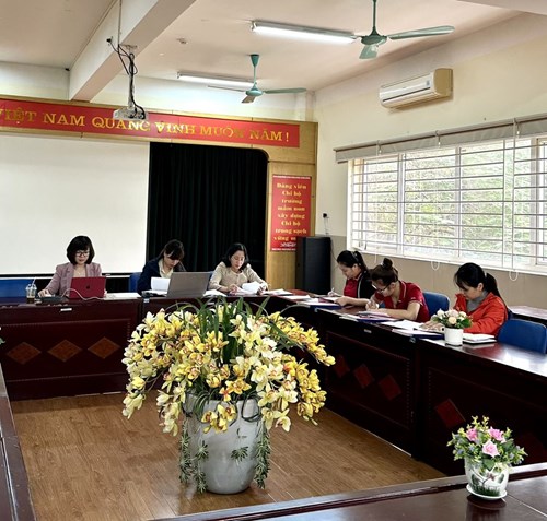 Trường mầm non Đô thị Việt Hưng tổ chức chấm sáng kiến kinh nghiệm cấp trường năm học 2022-2023