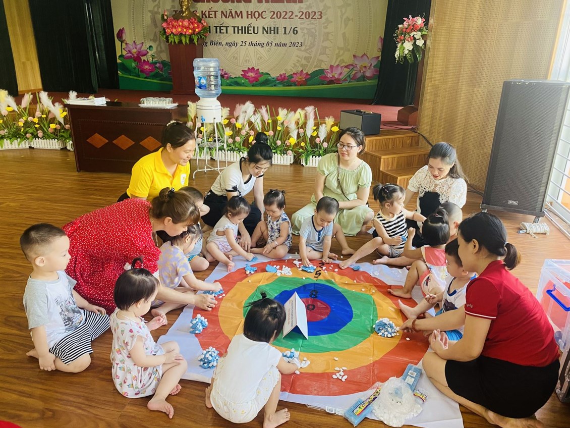 Trường mầm non Đô thị Việt Hưng phối hợp với Trung tâm giáo dục STEAMKID tổ chức buổi trải nghiệm  Bé khám phá khoa học cùng STEAMKID 